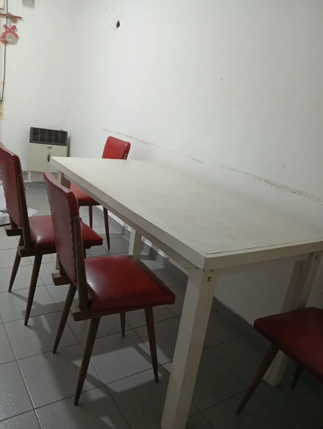 Mesa de comedor con 5 sillas 
