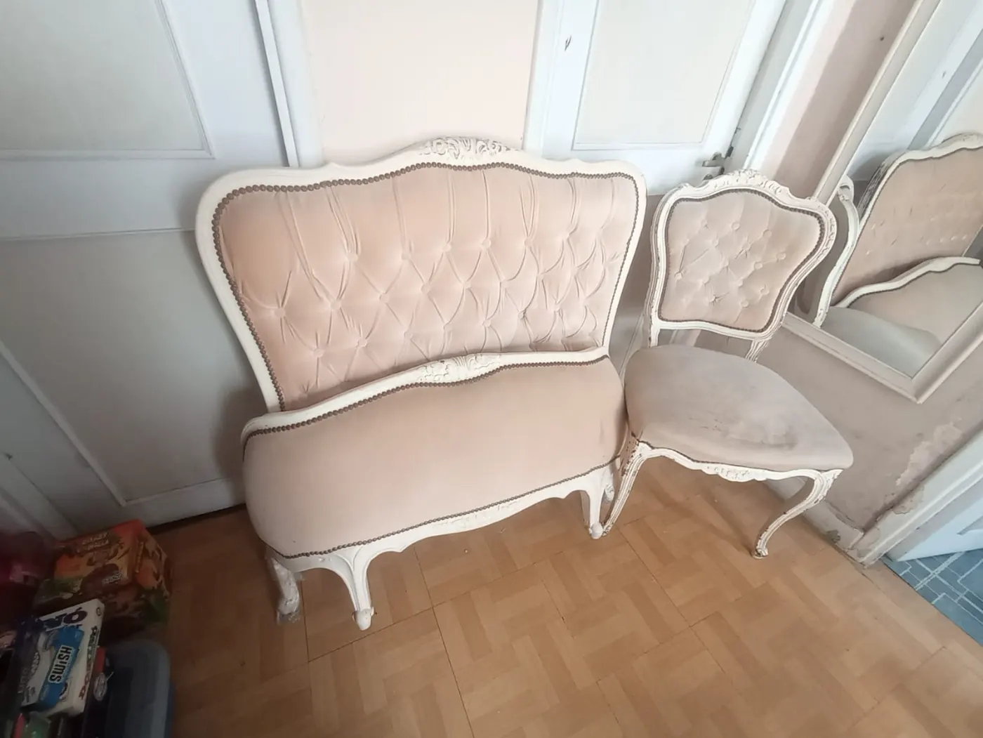 Cama y silla  estilo  Luis XV