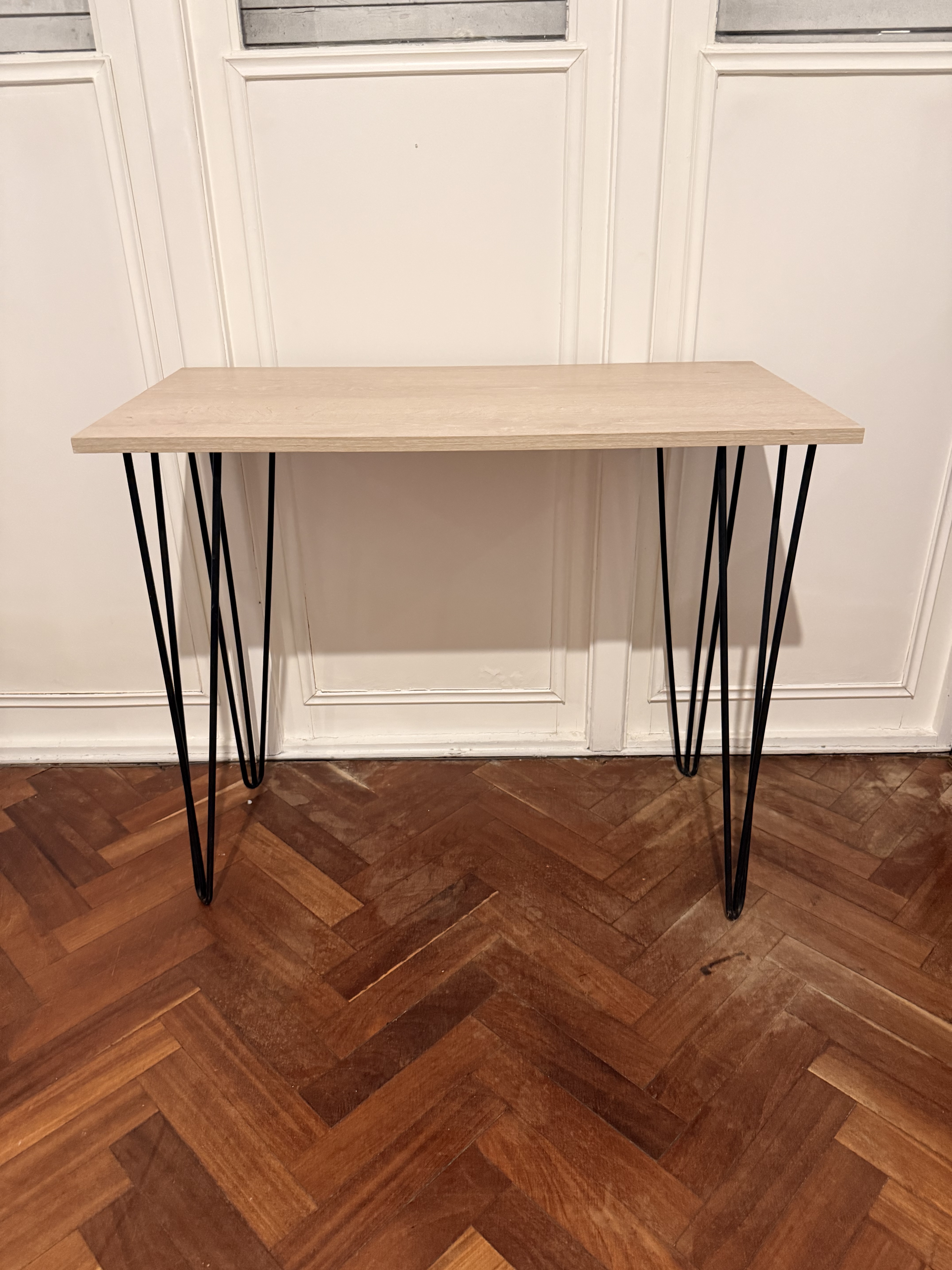 Escritorio de madera y hierro 