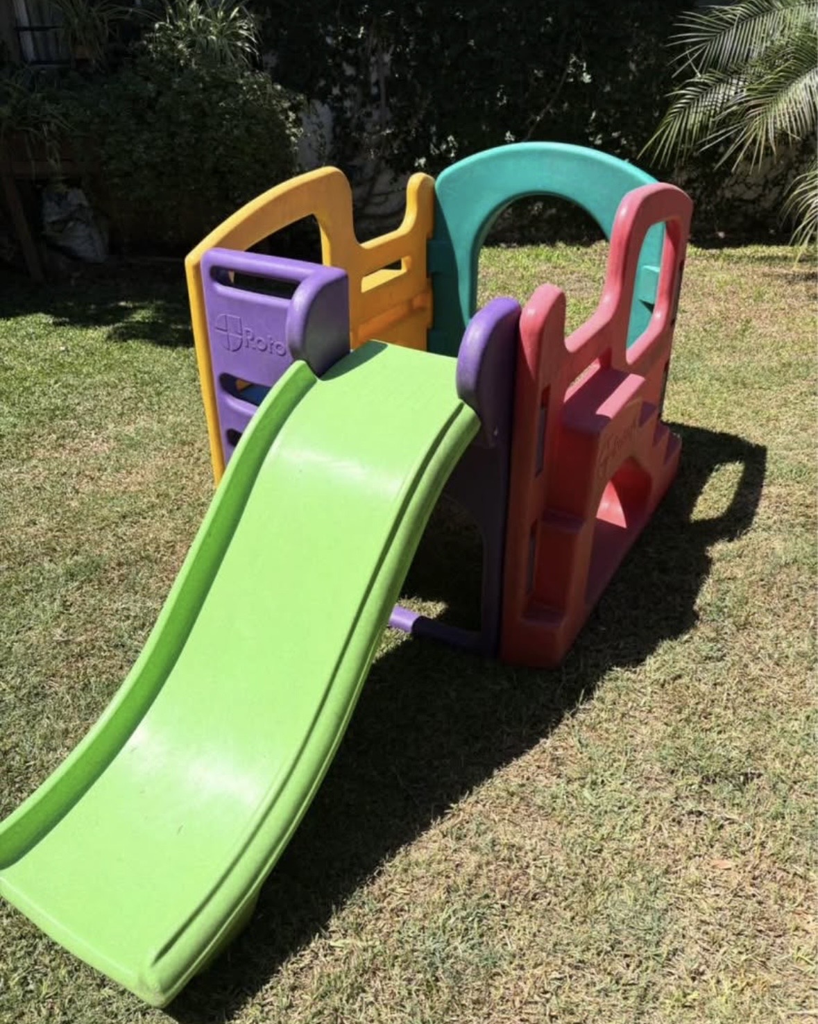 Centro De Actividades Rotoys grande Multicolor Con Tobogán. Muy buen estado.