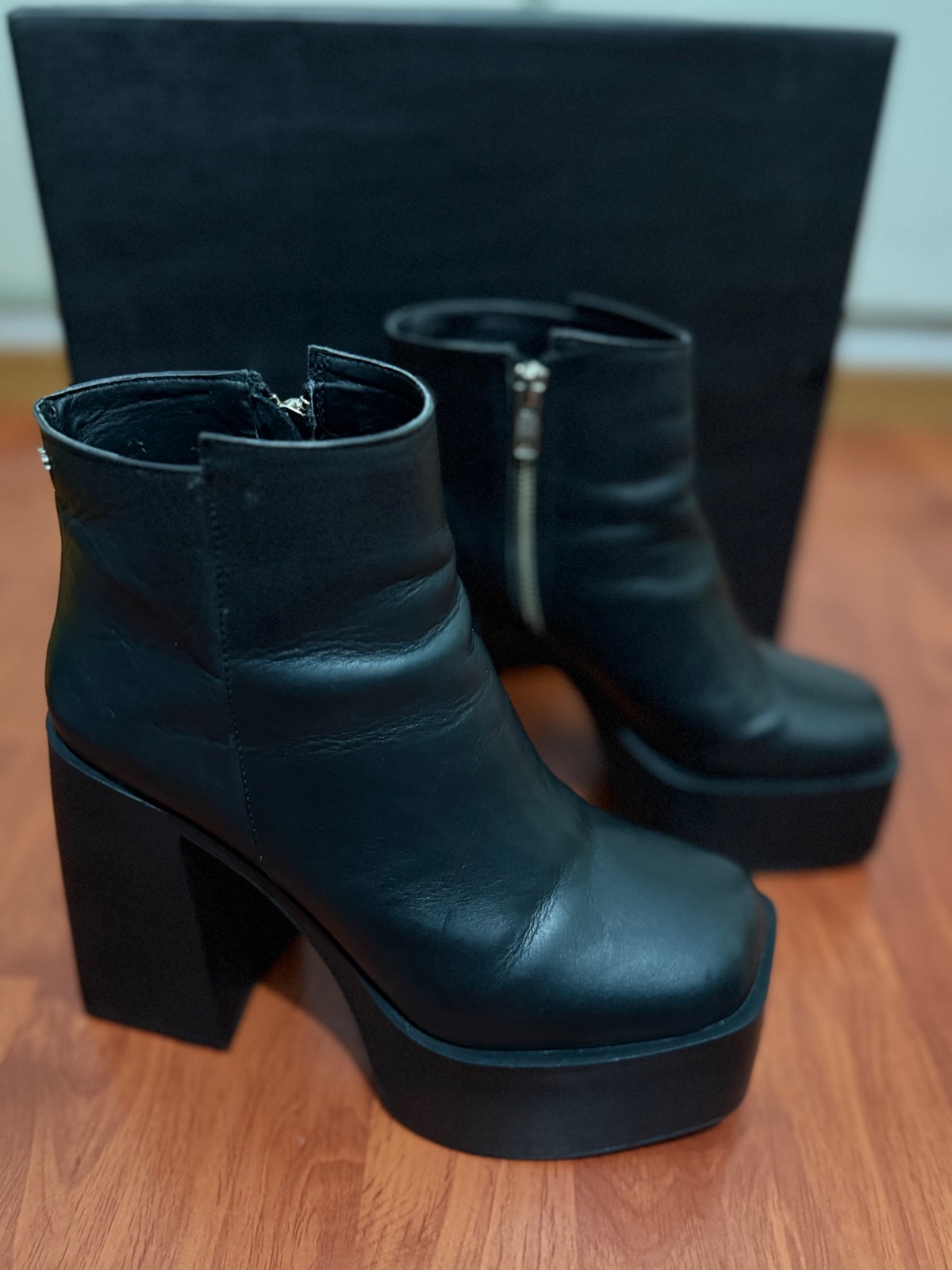Botas negra de cuero N-38 con cierre