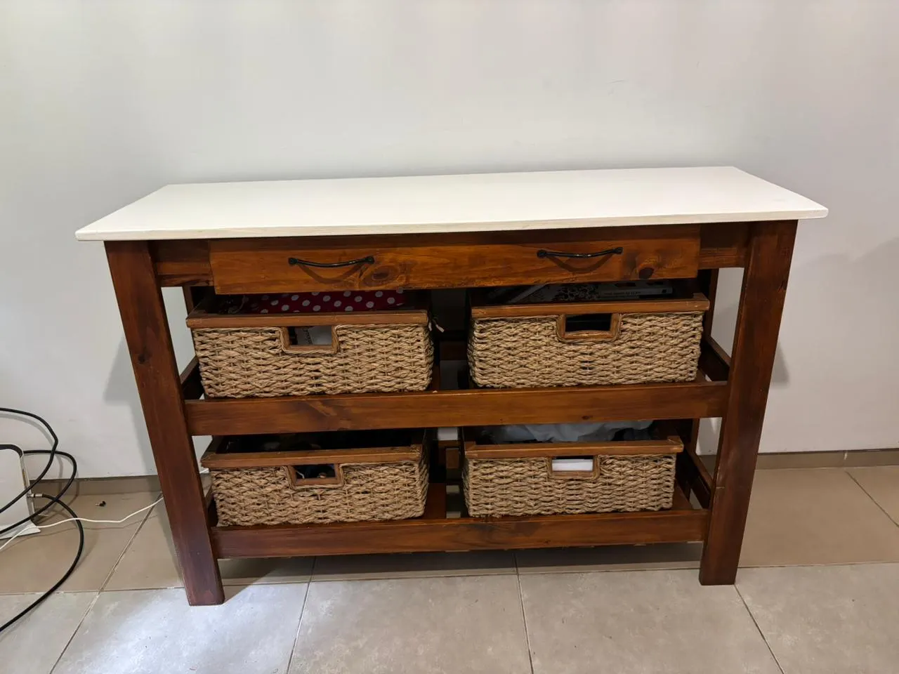Mueble de madera maciza con cajones y canastos – tipo isla / organizador