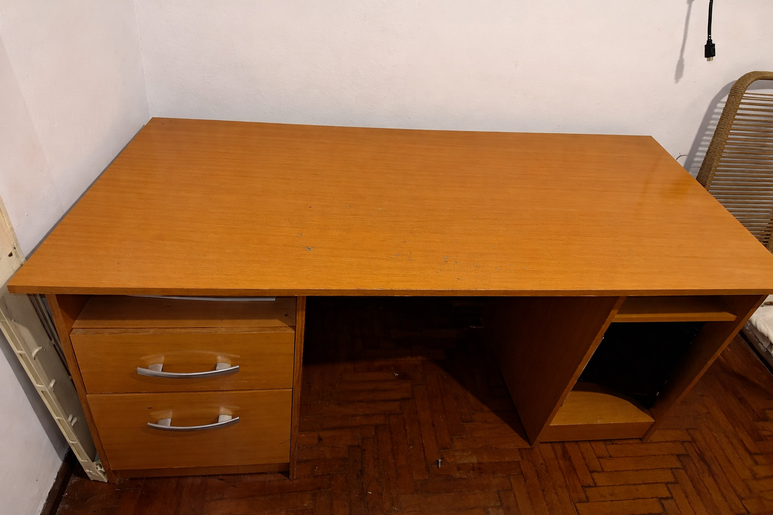 Escritorio oficina. Buen estado