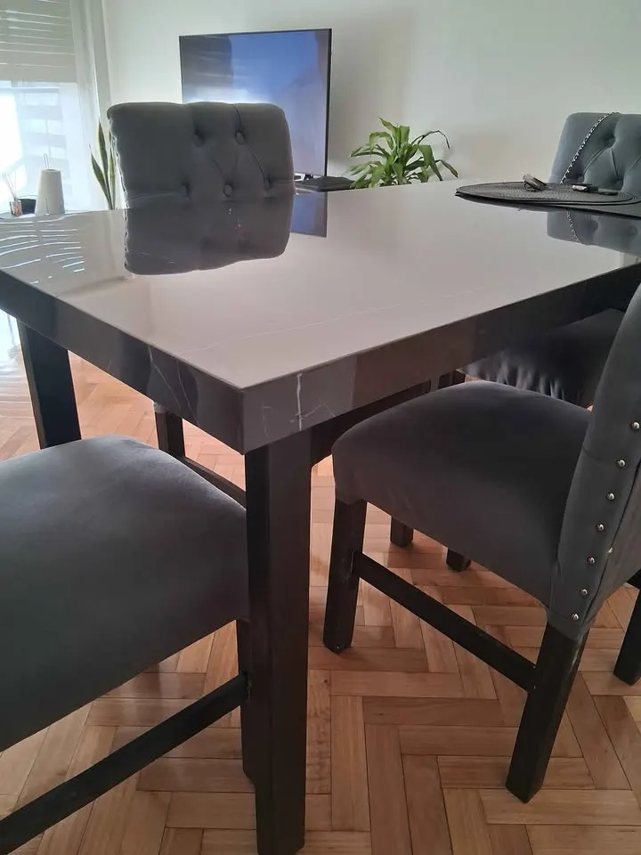 Juego de Comedor , marmol negro con 4 sillas 