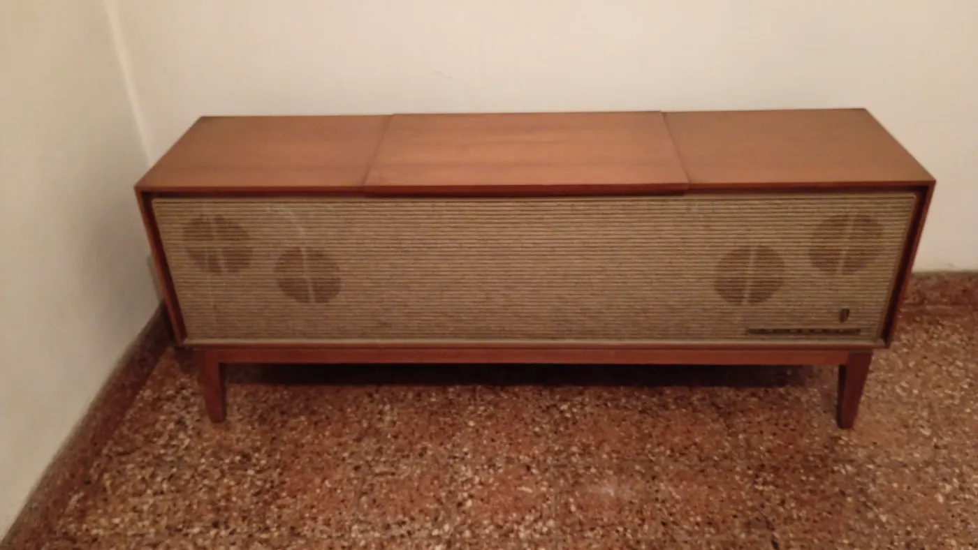 Rack TV /Tocadiscos antiguo 