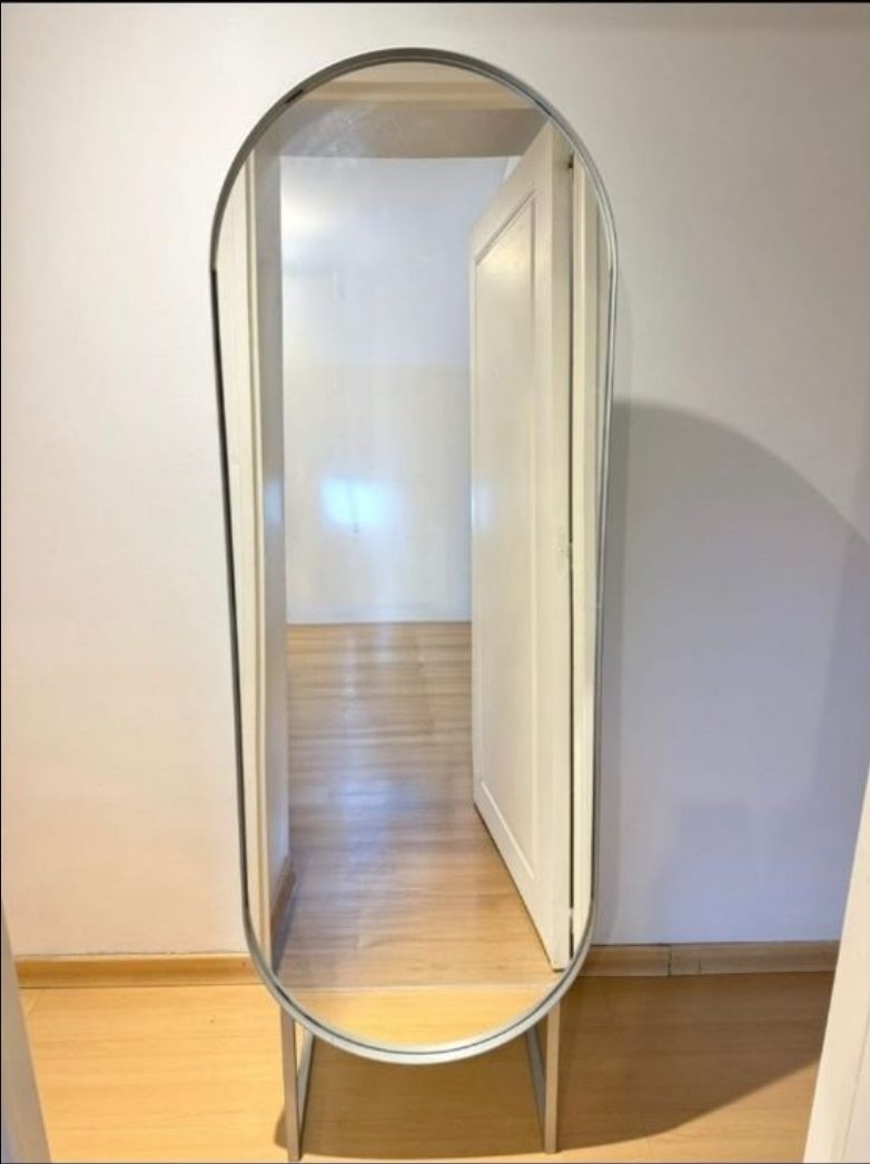 Espejo oval marco de hierro con pie