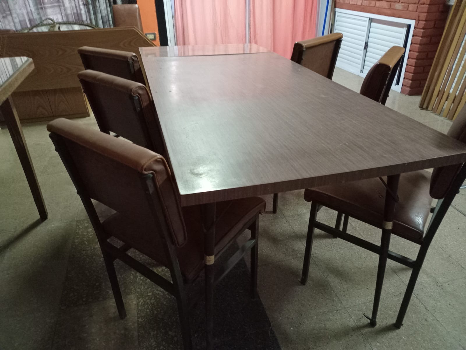 Mesa de comedor con 6 sillas