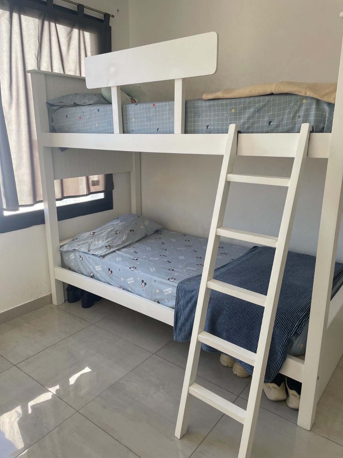 Cama marinera con escalera