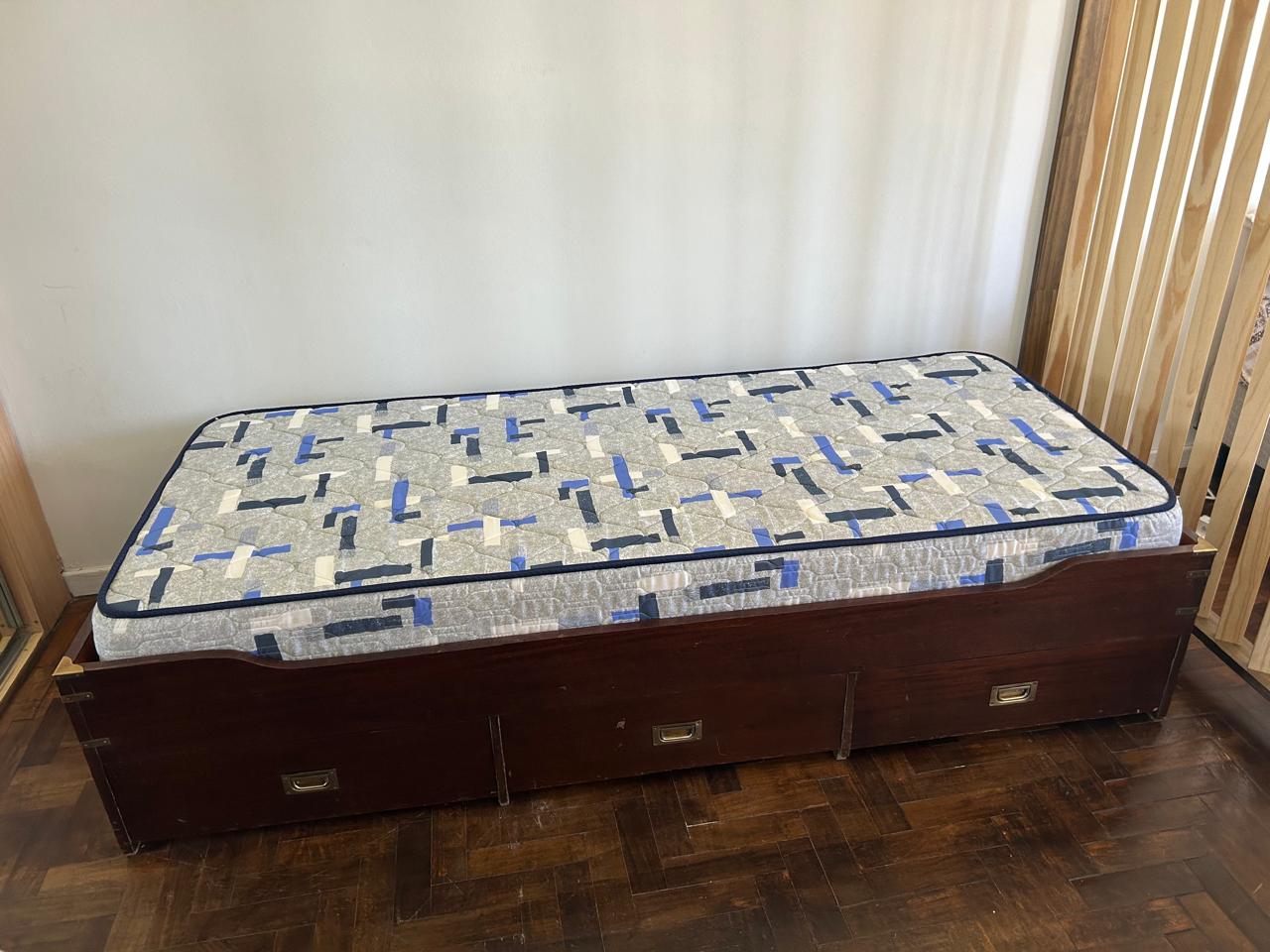cama de una plaza con cajones más colchón