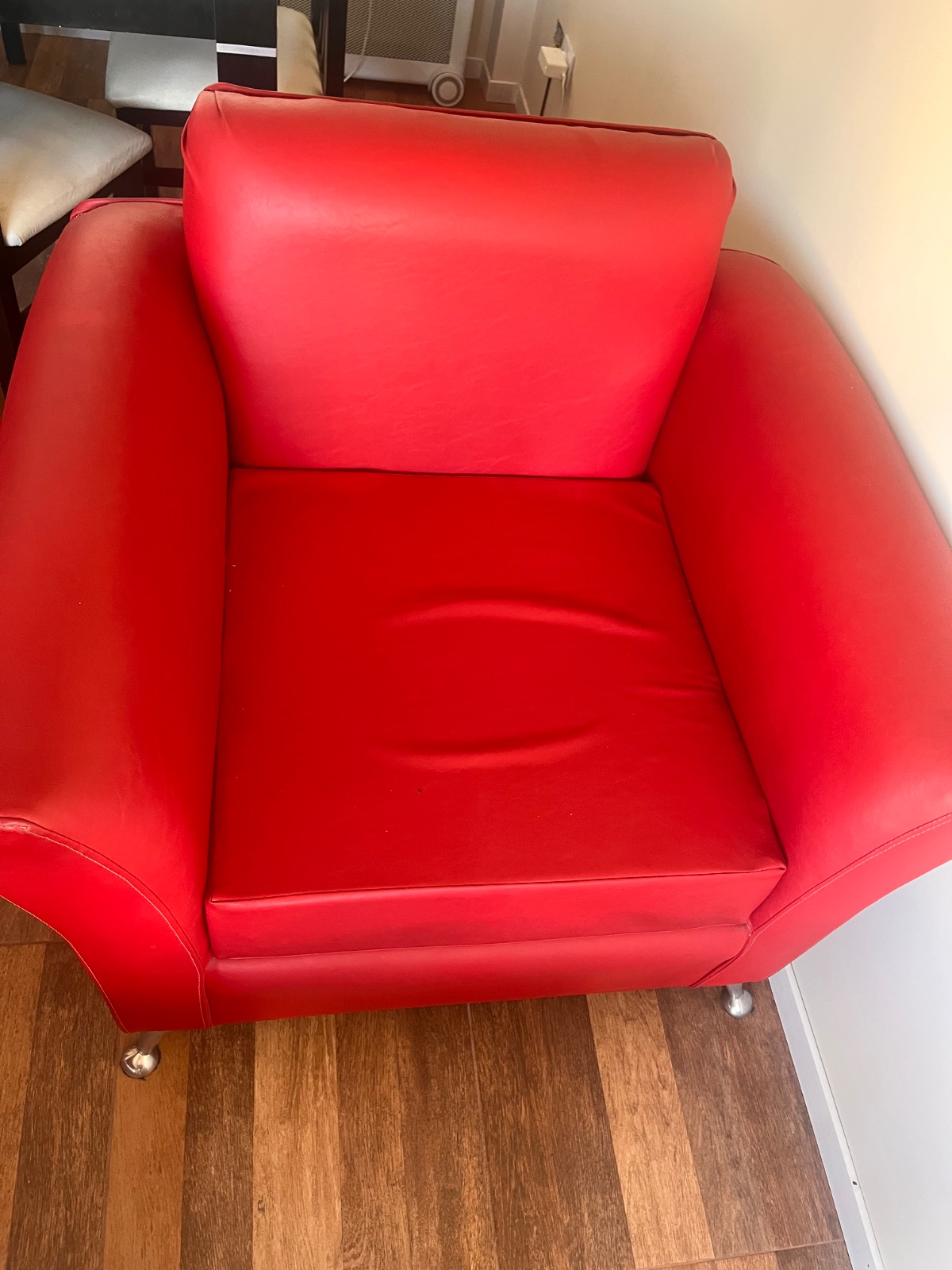 Sillón de cuero rojo