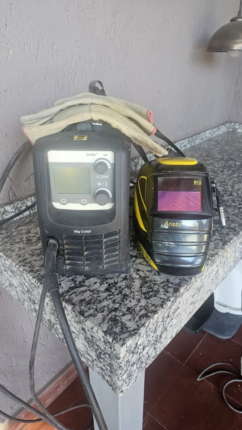 Vendo soldadora MIG ESAB CADDY C200i. Poco uso