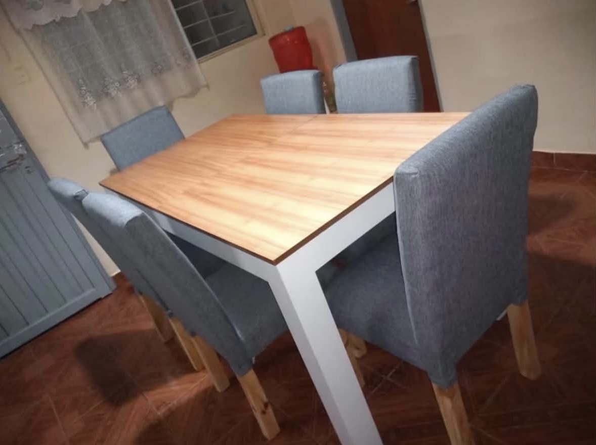 Mesa comedor sin uso