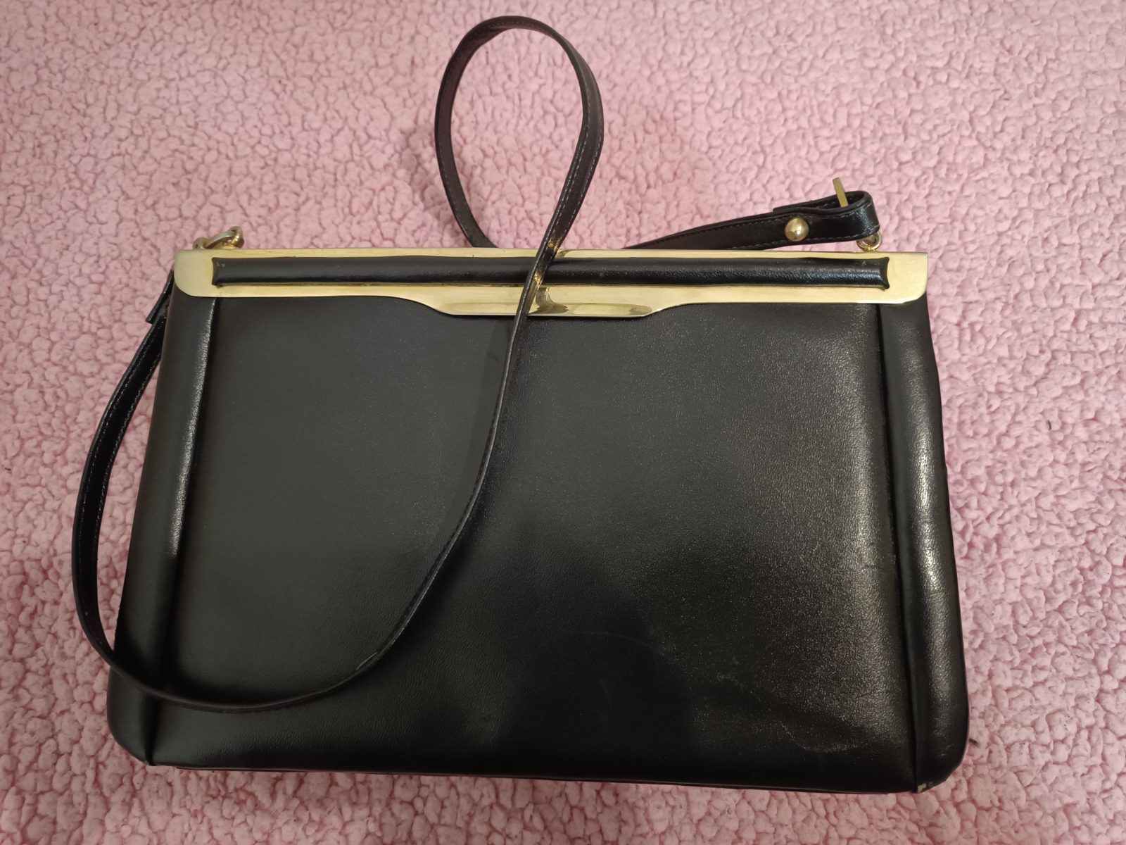 Cartera de cuero y bronce original 