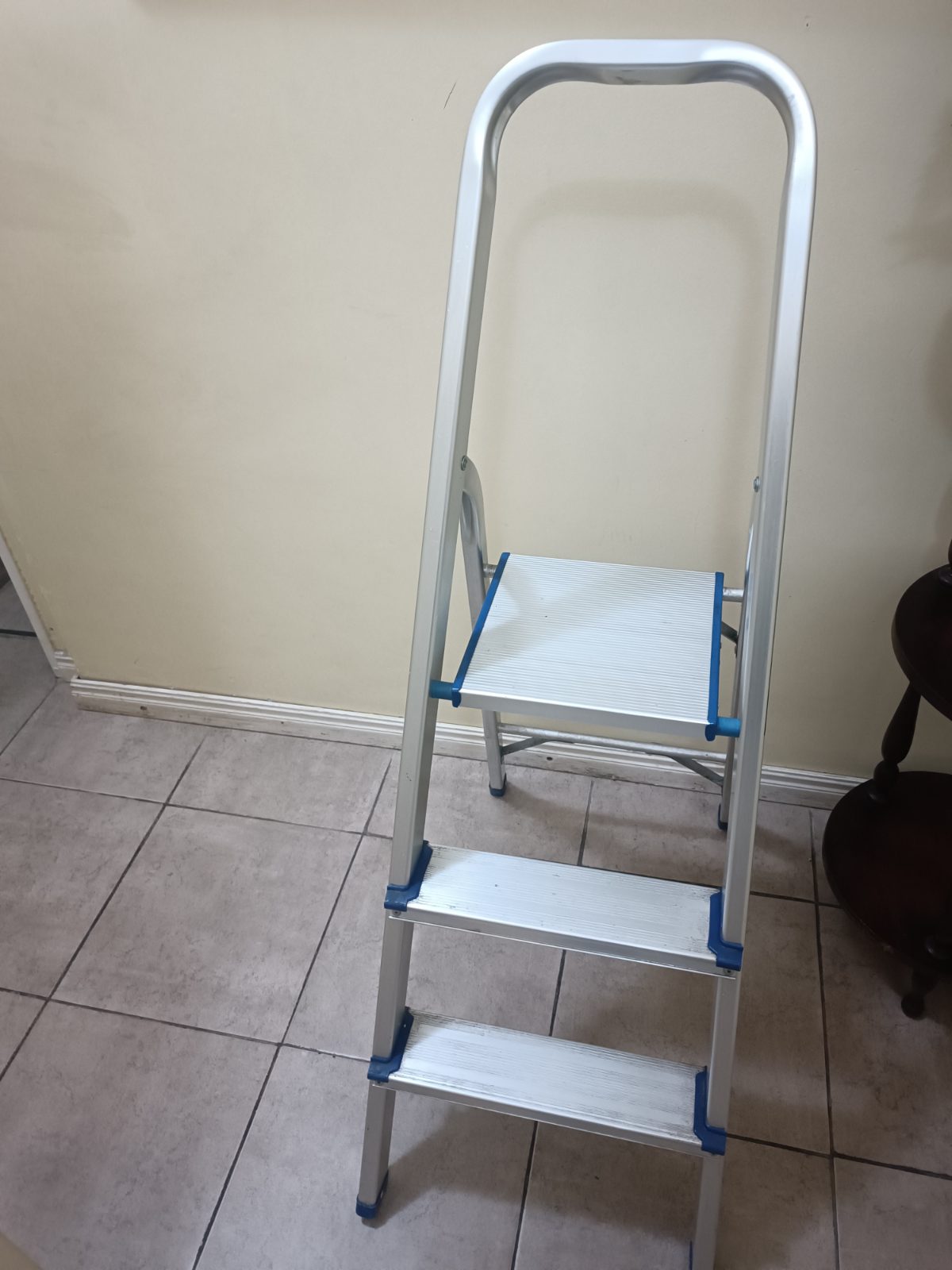 Escalera metalica poco uso 