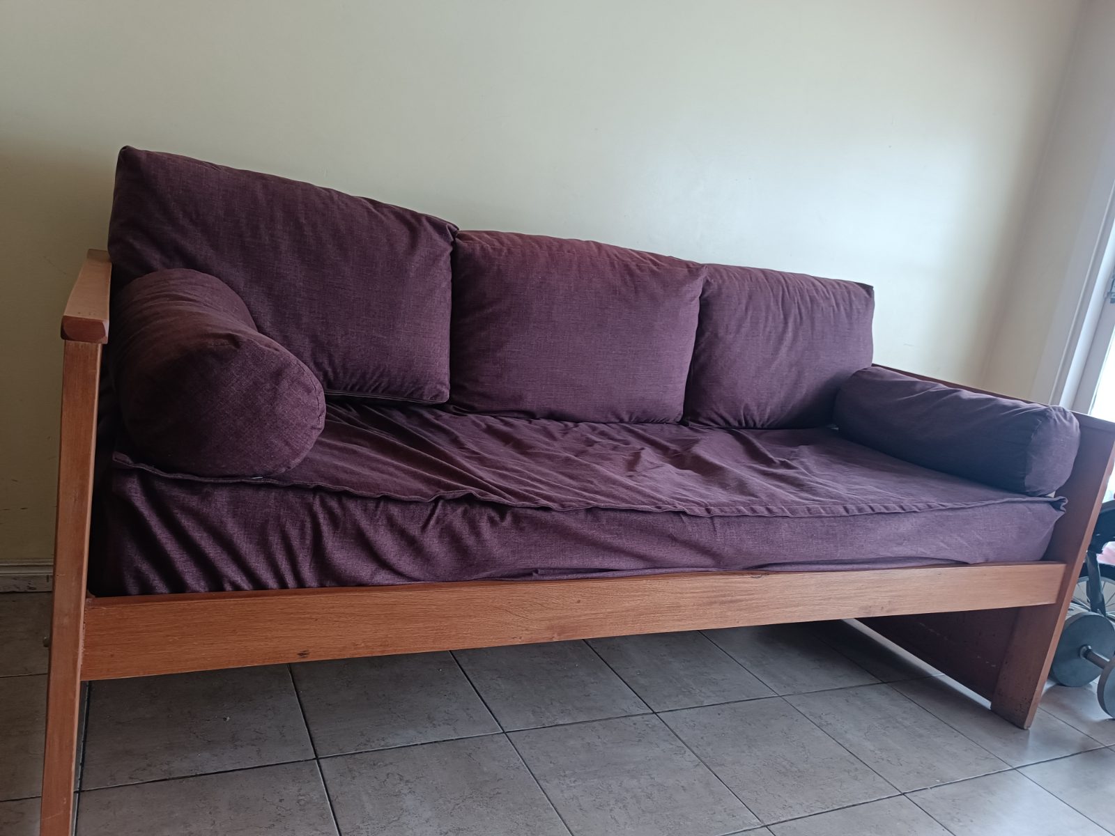 Sofá cama más colchón Piero 1 plaza y almohadones 