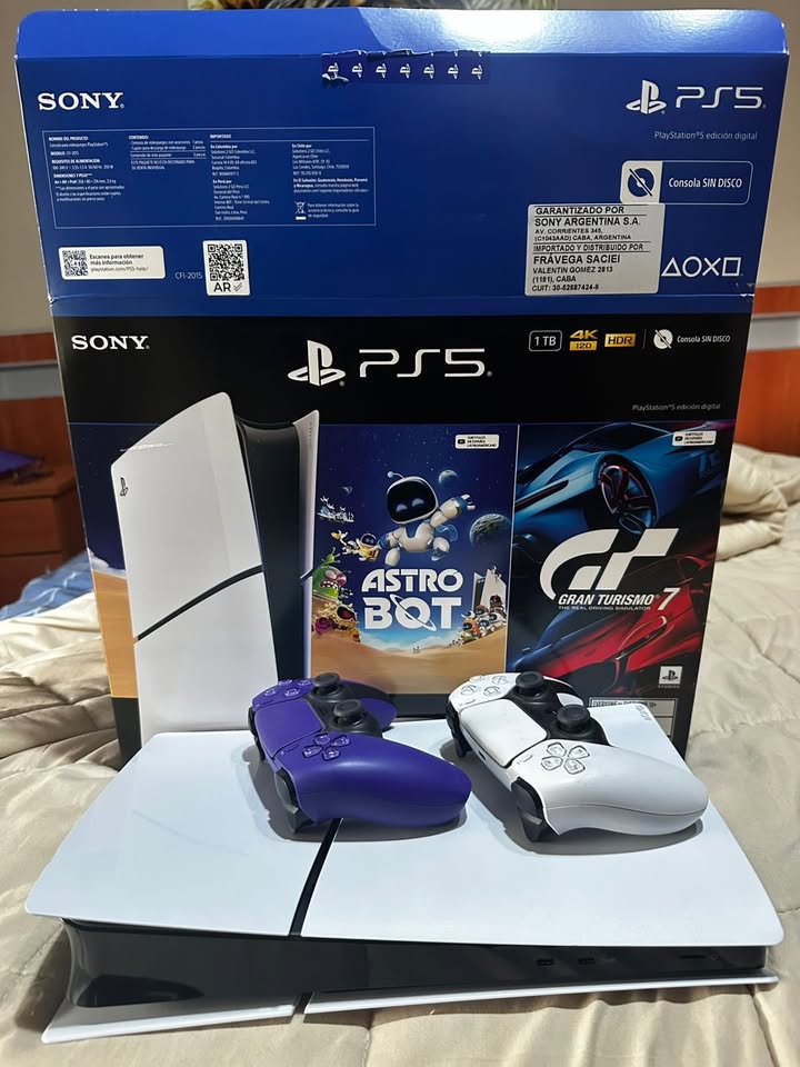 Playstation 5 Slim sin lectora con 2 joysticks