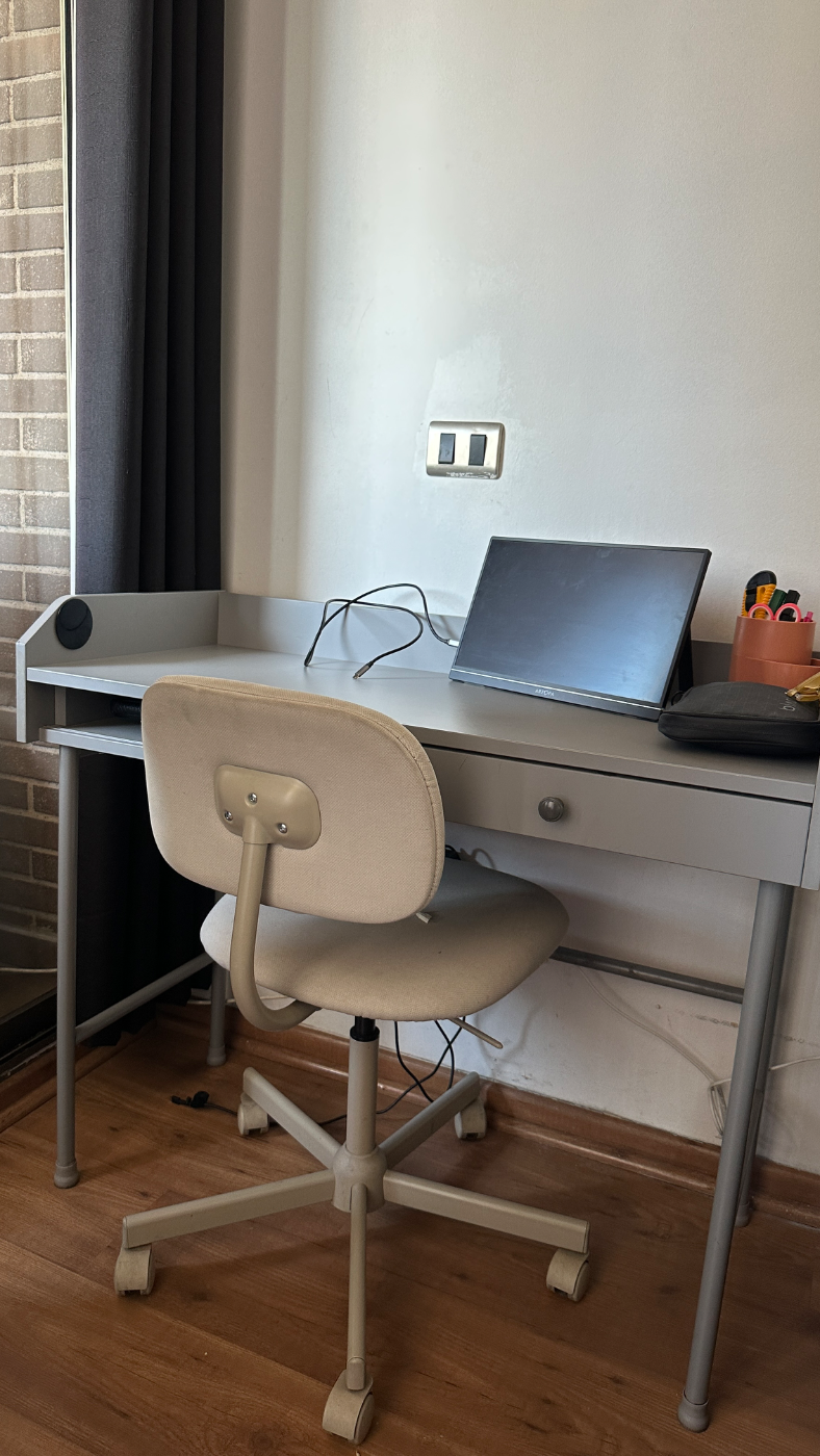 Escritorio IKEA HAUGA + Silla Giratoria