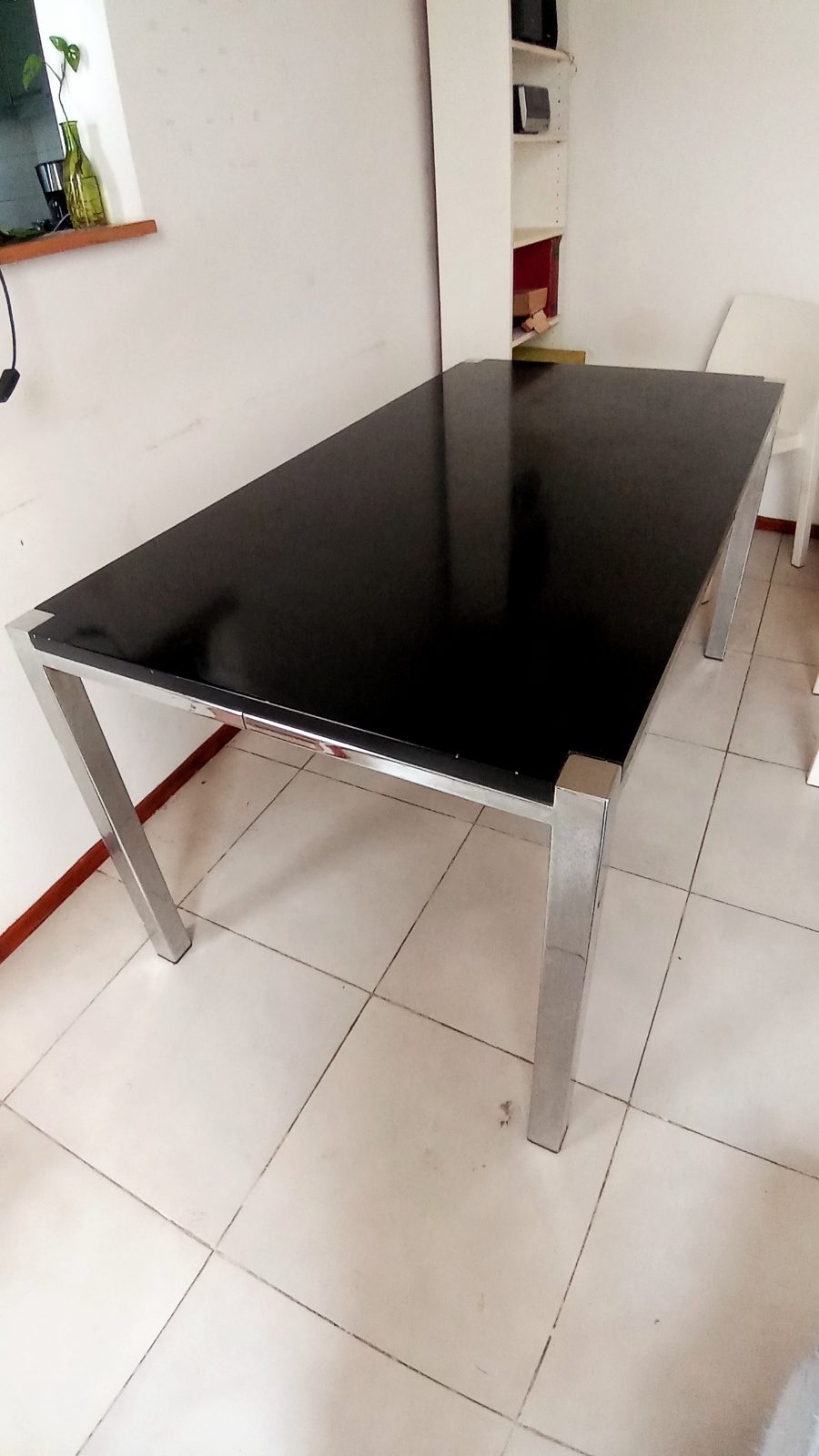 Mesa de comedor laqueada