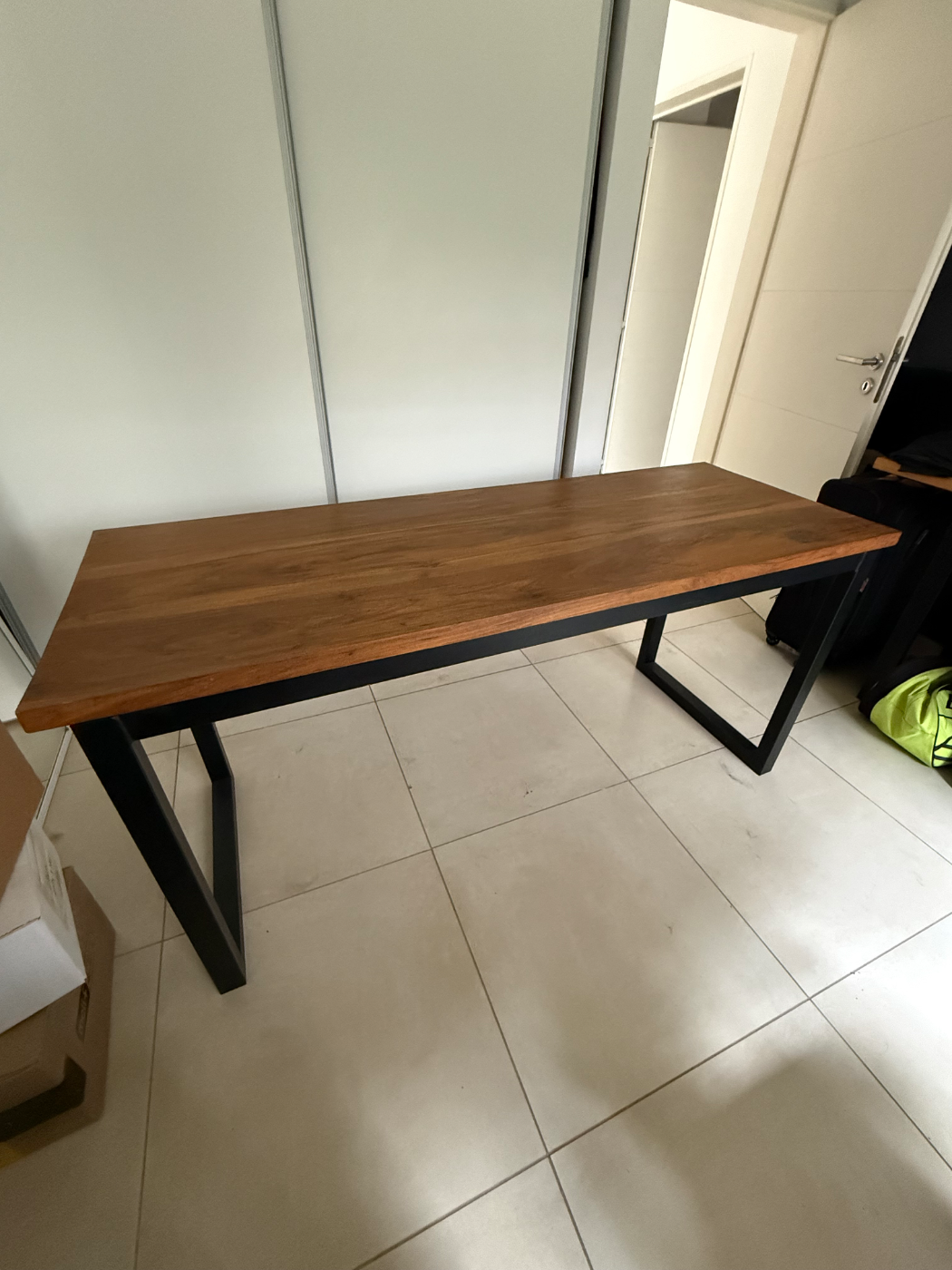 Escritorio de madera petiribi macizo y hierro — foto 2