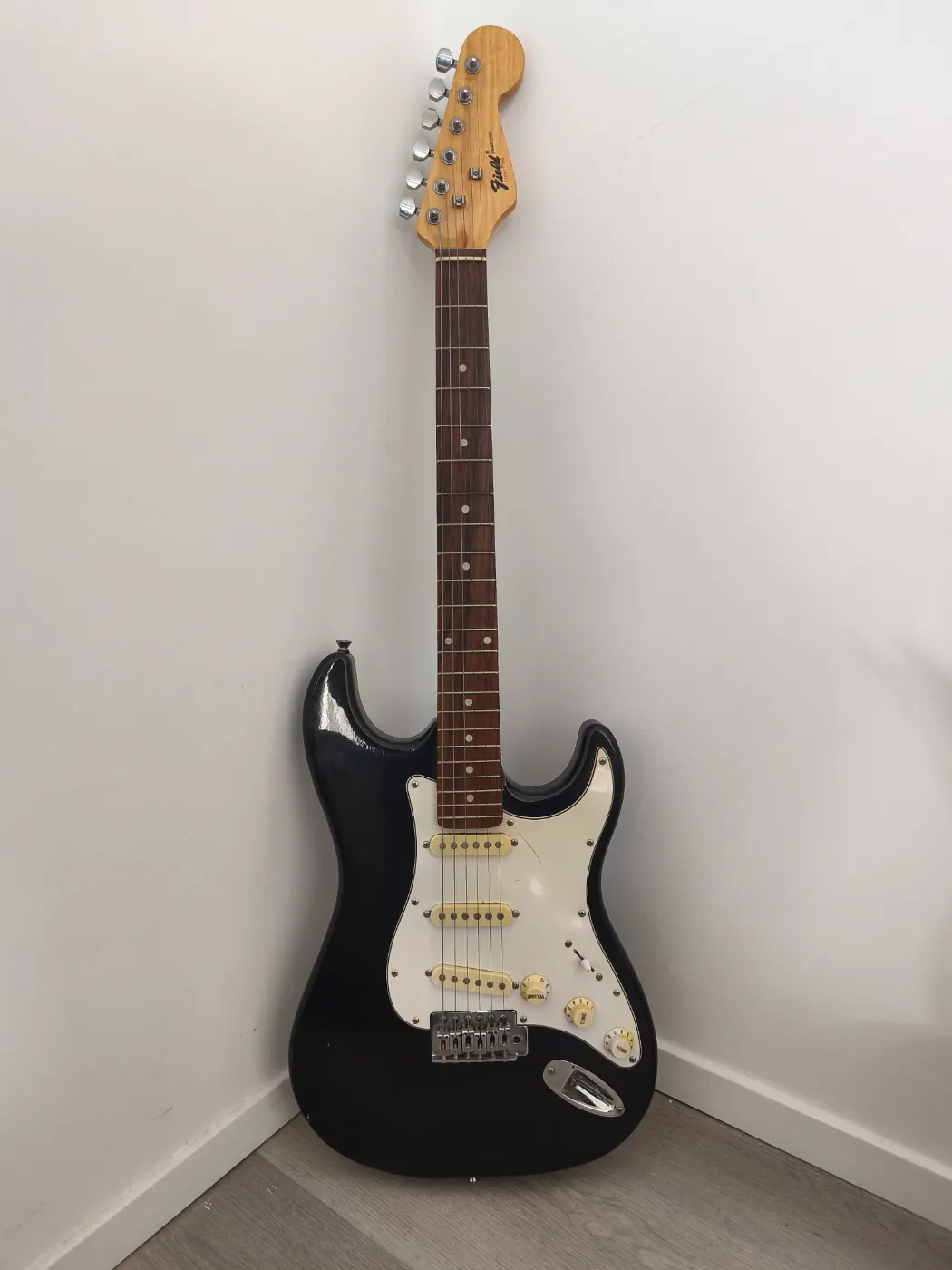 Guitarra Eléctrica Field Dynamic Leader