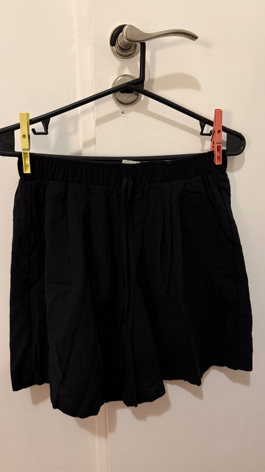 Short suelto talle M negro tipo lino 