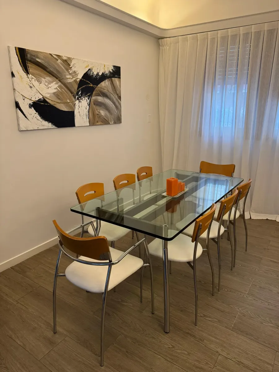 Mesa de comedor + 4 sillas