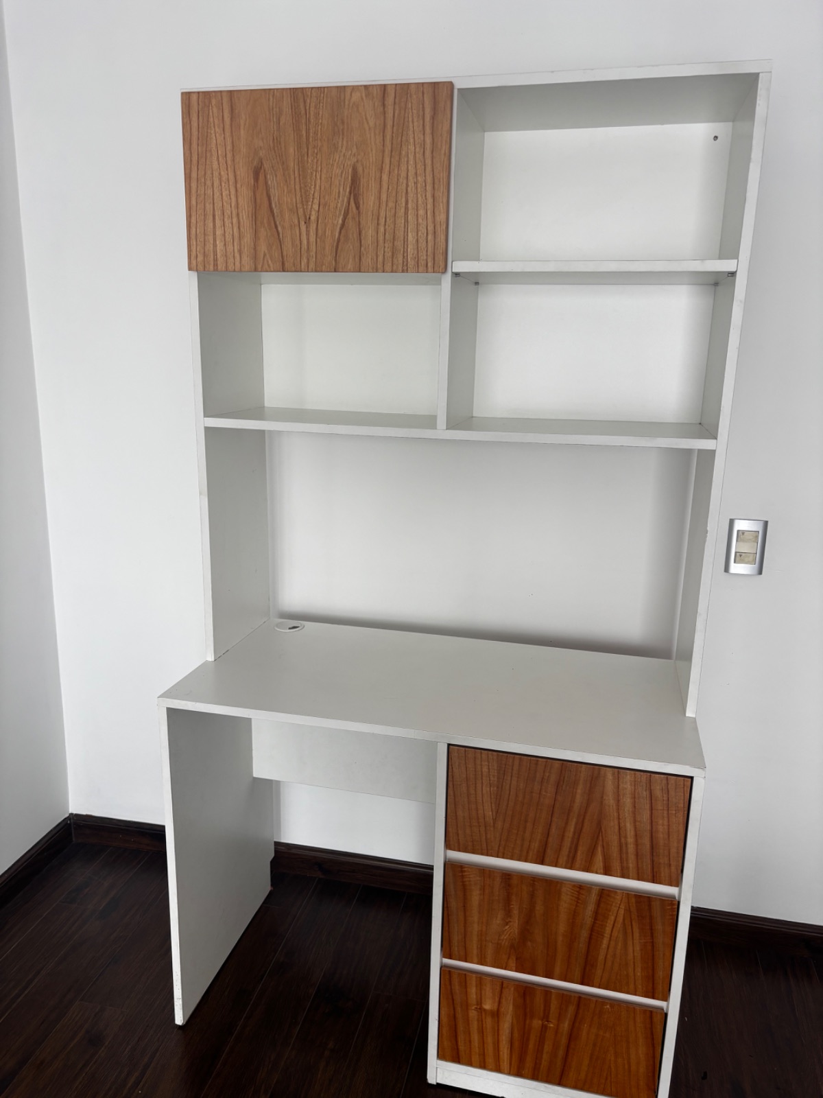 Escritorio melamina blanco y madera